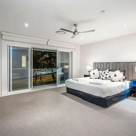 Large Spacious 4Br4B Surfers Villa With Pool 1 Gold Coast Exterior photo